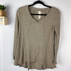 Blu pepper cream black stripe size medium‎ v-neck